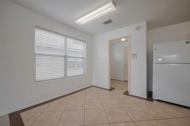 Building Photo - 6814 Shallow River Ct