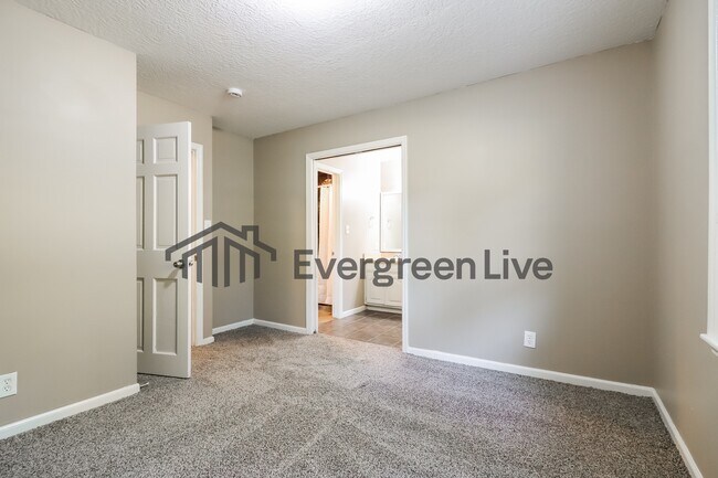 Building Photo - 1115 W 24TH St S