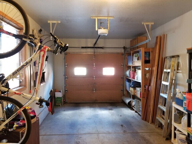 Building Photo - 2 Bed, 2.5 Bath Townhouse near NAU/CCC!! S...