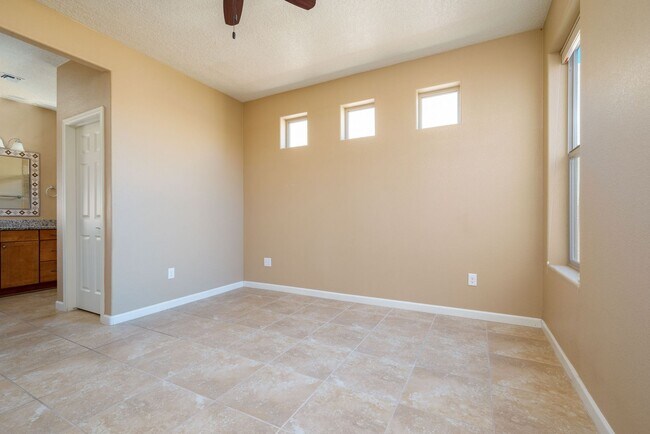 Building Photo - UNFURNISHED Gorgeous 2 Bedroom Home in Ran...