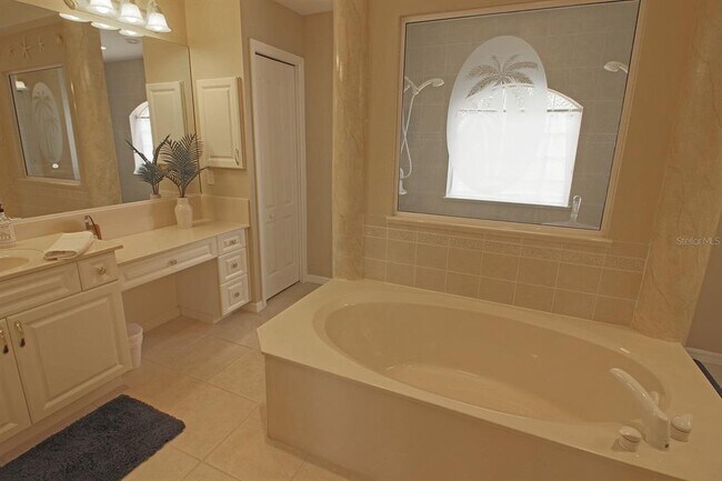 Building Photo - 811 Rotonda Cir
