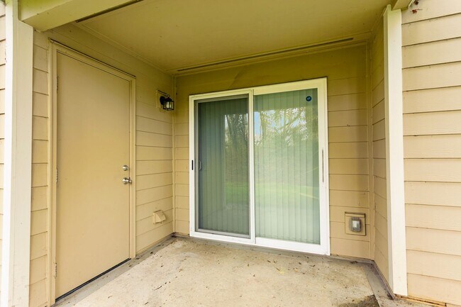 Building Photo - Cozy 2 bedroom, 2 bathroom condo- Federal Way Area