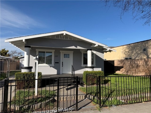 Building Photo - 1305 E 17th St