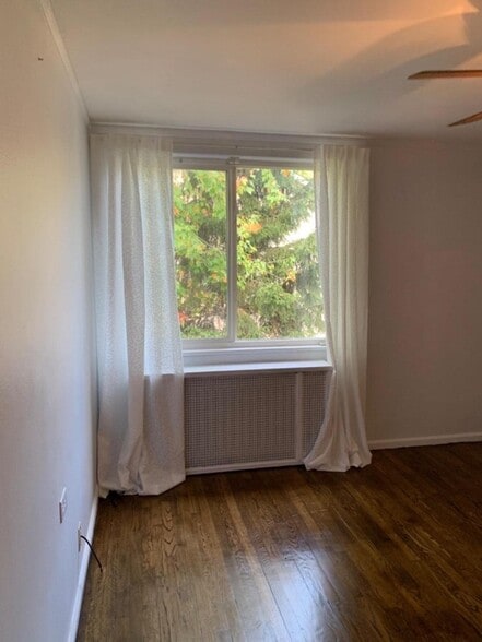 Building Photo - 49 Flanders Ln