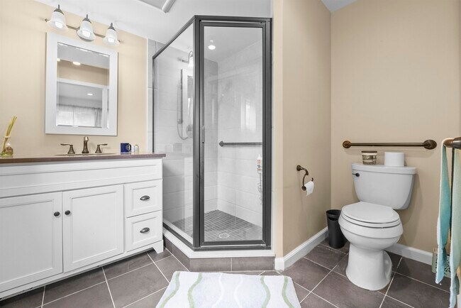 Building Photo - 926 Norgate Dr