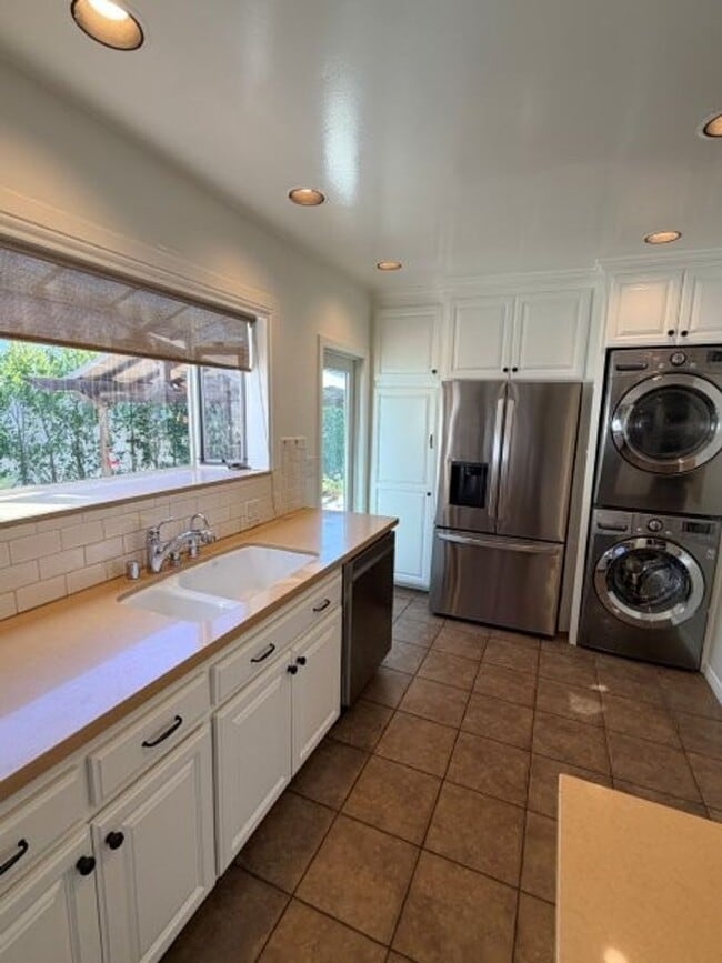 Building Photo - Pico-Robertson / Beverlywood 2 beds + 1.5 baths Spanish house PLUS Studio ADU  | Pool+Jacuzzi & e...