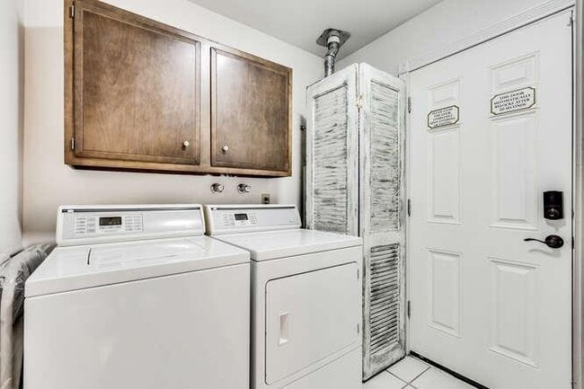 Building Photo - 12602 N 105th Ave