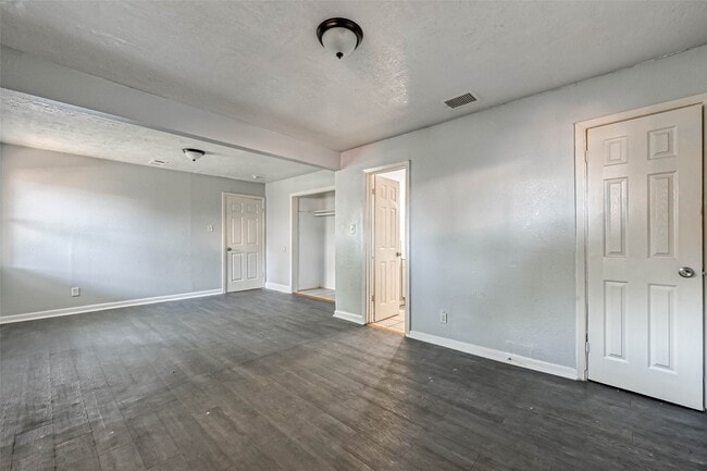 Building Photo - 10613 Buffum St