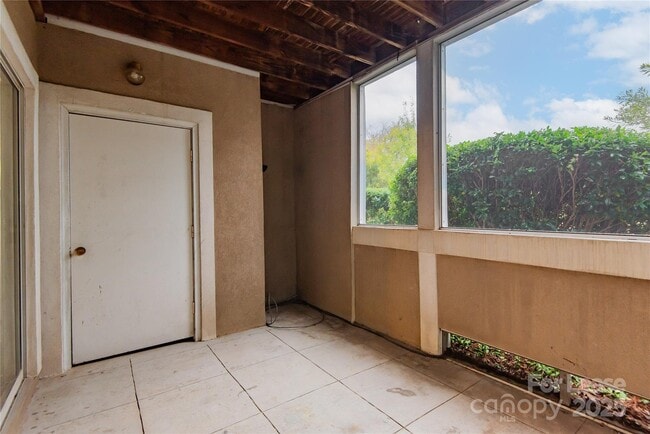 Building Photo - 9205 Ravenwing Dr