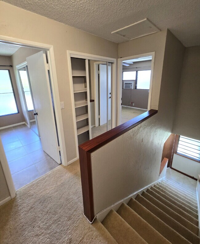 Building Photo - 2Br/1.5ba/2pkg Split Level Townhome - Pearlridge Aiea