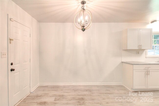 Building Photo - 614 Teresa Cir