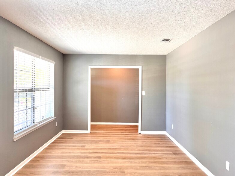 Building Photo - 3904 Tonbridge Cir