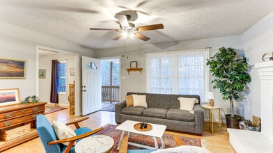 Building Photo - 443 Arrowhead Rd