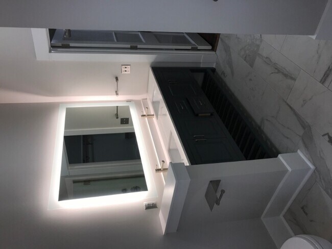 Building Photo - 204 N 4th St