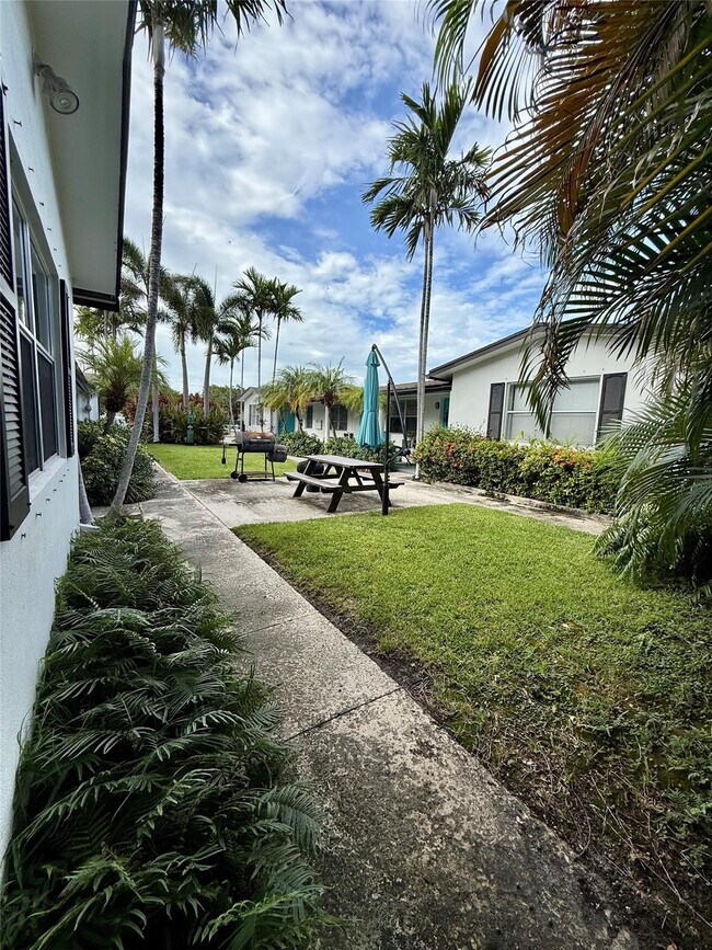 Building Photo - 3208 Canal Dr