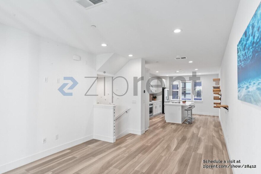 Building Photo - Unit