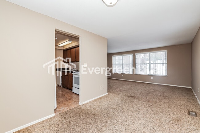 Building Photo - 5714 Troy Villa Blvd