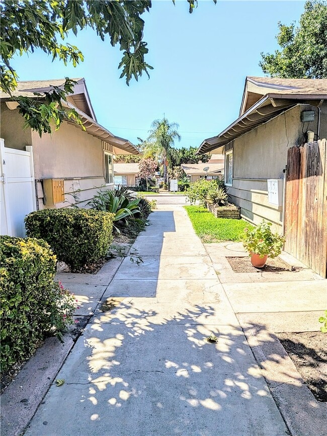 Building Photo - 4662 Canoga St