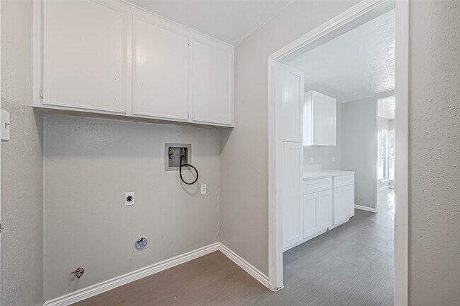 Building Photo - 4302 Wildacres Dr