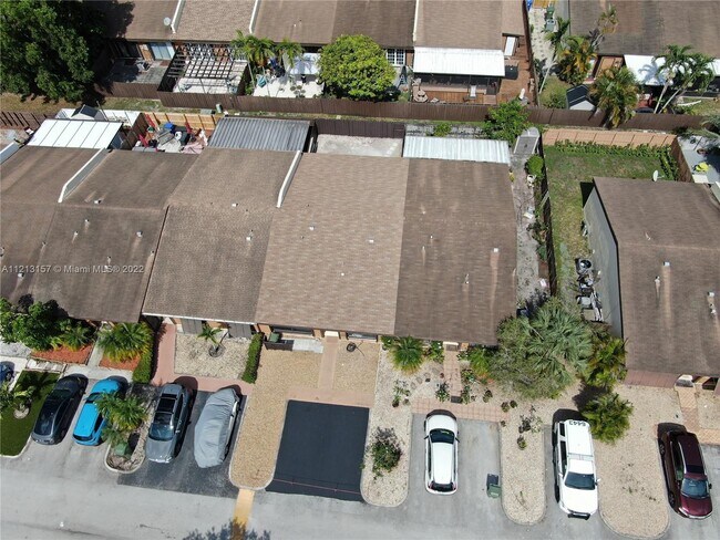 Building Photo - 2331  Dogwood Ct  . Pembroke Pines Fl 33026