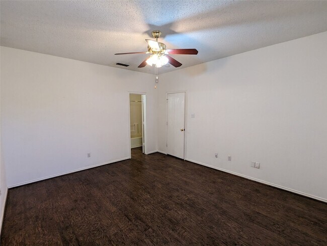 Building Photo - 6367 Stonewater Bend Trail
