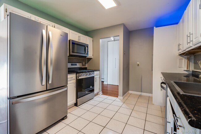 Building Photo - 23 Alpine Dr