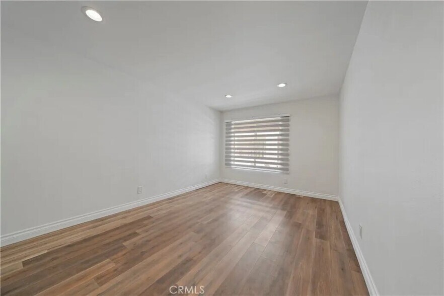 Building Photo - 12411 Osborne St