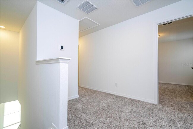 Building Photo - Elegant & Comfortable Home with Granite Ki...