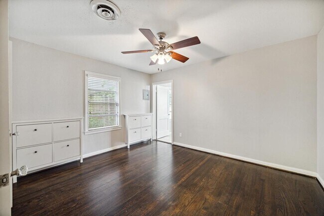 Building Photo - 1355 Gardenia Dr