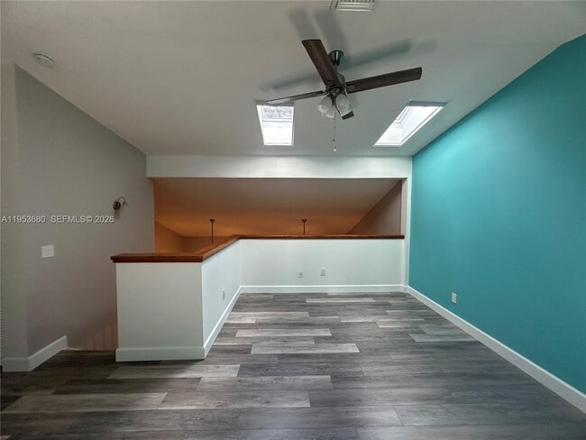 Building Photo - 458 SE 14th St