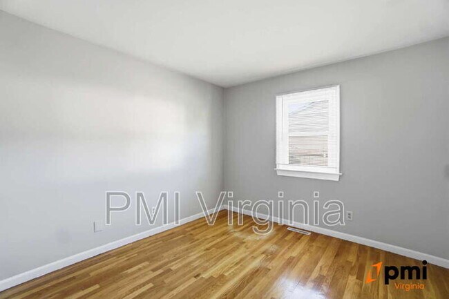 Building Photo - 436 Longleaf Rd