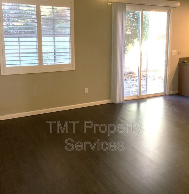 Building Photo - 530 Candela Cir