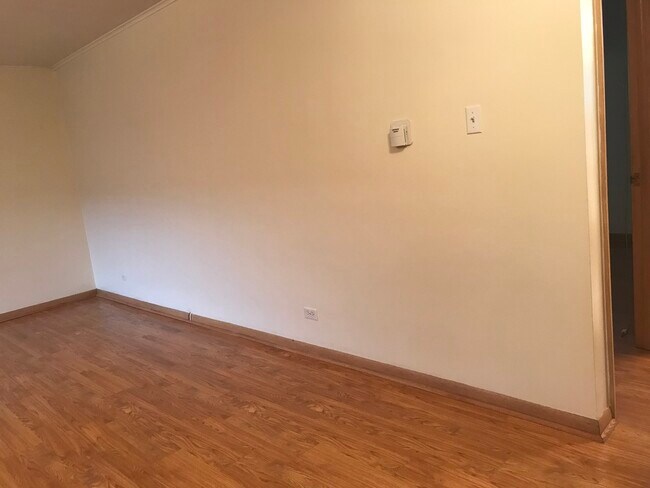 Building Photo - 1425 W Touhy Ave