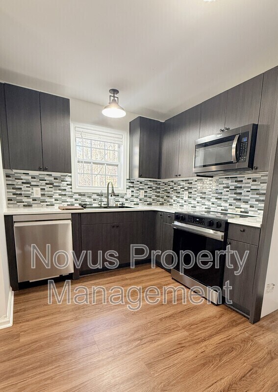 Building Photo - 3395 Woodlake Ln