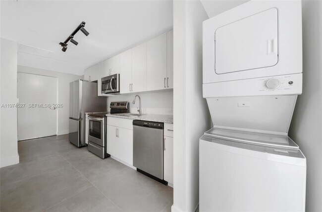 Building Photo - 1536 NW 15th Ave