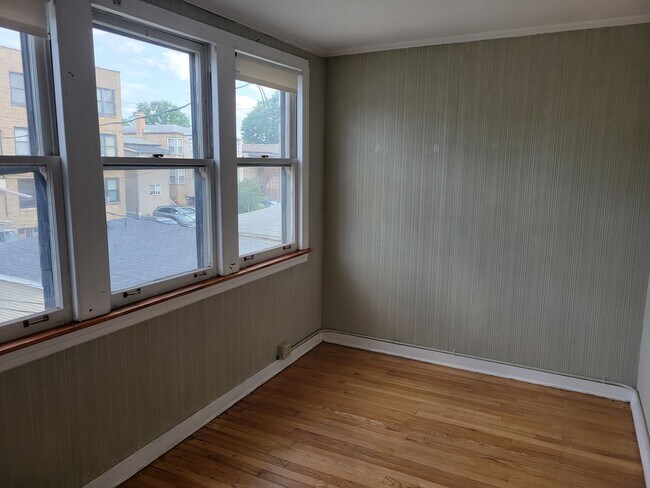 Building Photo - 6221 N Albany Ave