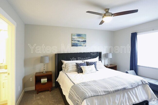 Building Photo - 115 Valor Dr