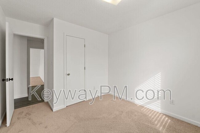 Building Photo - 2807 Crosscreek Rd