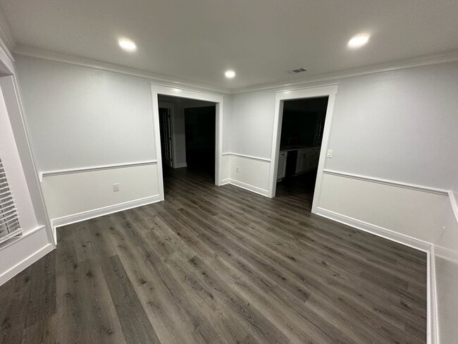 Building Photo - Spacious 4 Bedroom 3 Bath in Southoak
