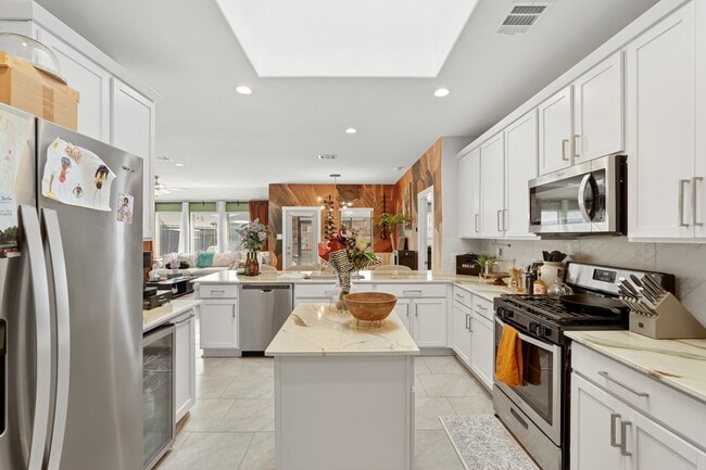 Building Photo - 1511 Maple Rdg Dr