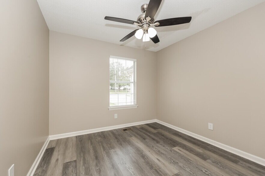 Building Photo - 1318 Knight Dr
