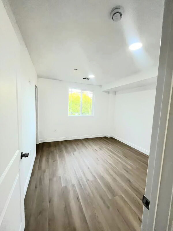 Building Photo - 1731 E 68th St