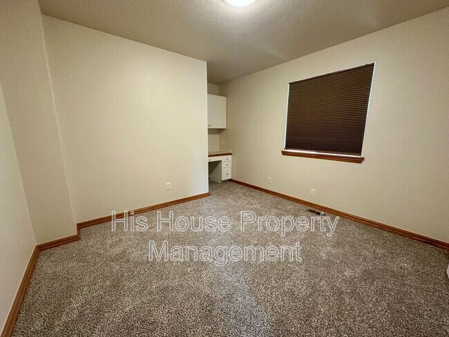 Building Photo - 3341 35th St