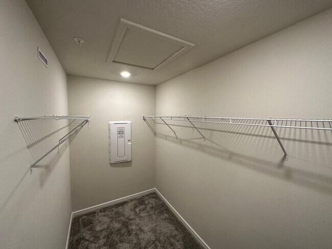 Building Photo - 3 Bedroom, 2.5 Bath Town Home in Winter Park!