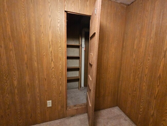 Building Photo - Virginia Village 4 Bed 3 Baths Large Yard Attached Garage Super Spacious!