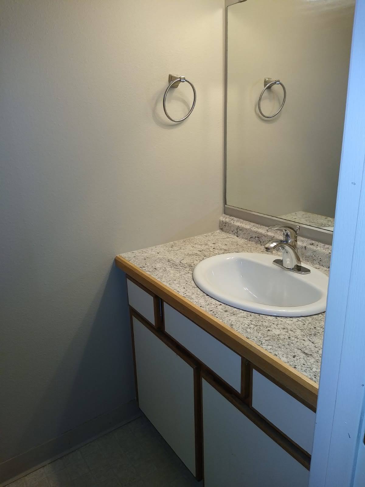 4-2b2b - 16049 SE Caruthers St