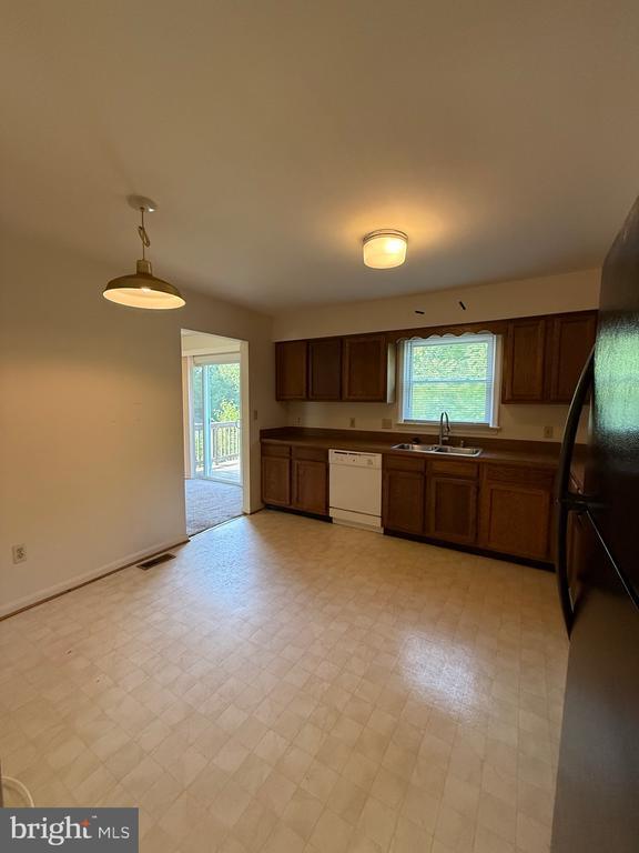 Building Photo - 900 Dewberry Dr