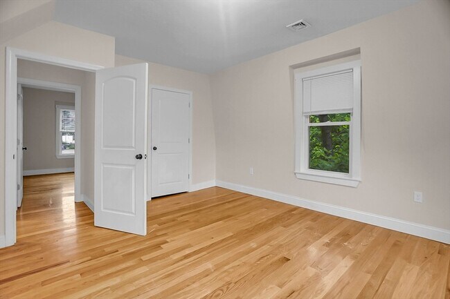 Building Photo - 29-33 Highland Avenue Unit 4