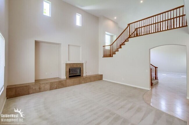 Building Photo - Gorgeous 4Bdm 2.5Ba Two-Story Home in San ...
