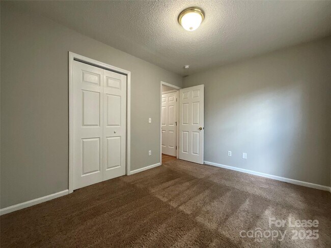 Building Photo - 135 Braeburn Dr